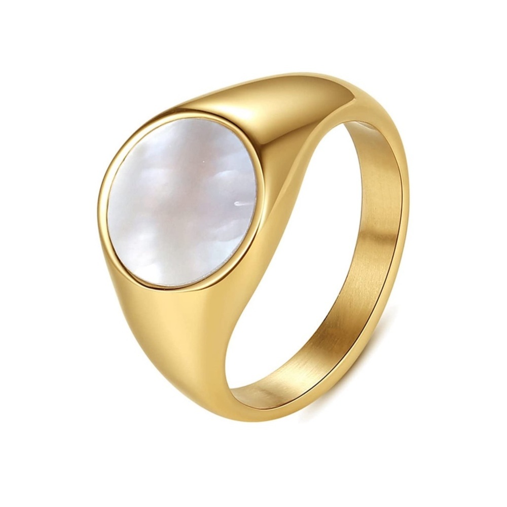 18k Pearl Signet Ring Luxurious Gold